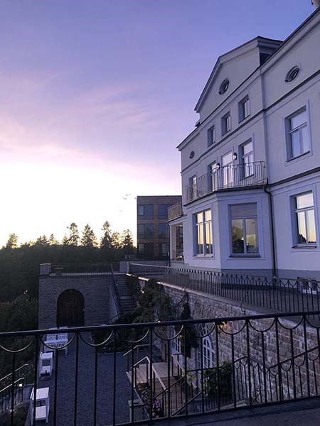 Bild på huset Villa Boberg och den fina fasaden.